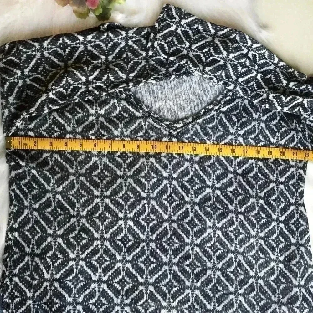 Bethany Mota Black & White Boho Sweater - Picture 4 of 6